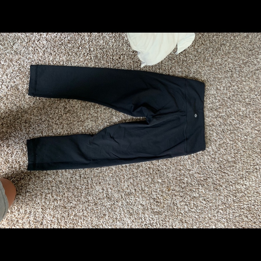 Black crop wunder under lululemon leggings
